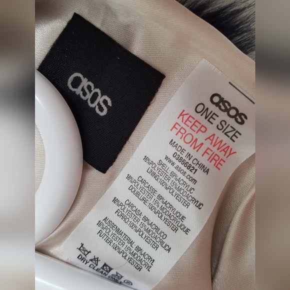 NWOT ASOS faux fur scarf navy cream - Picture 3 of 3